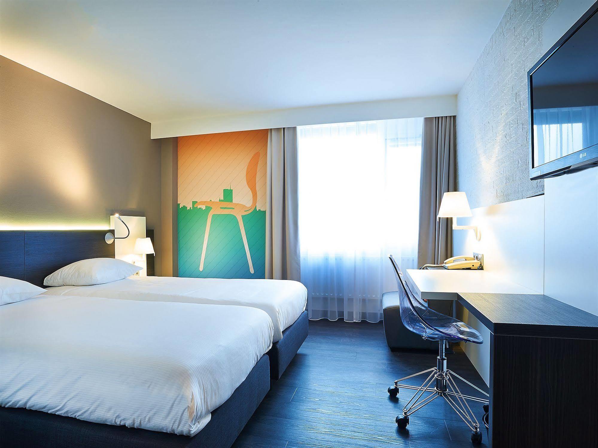 Postillion Hotel ดอร์เดรคท์ ภายนอก รูปภาพ