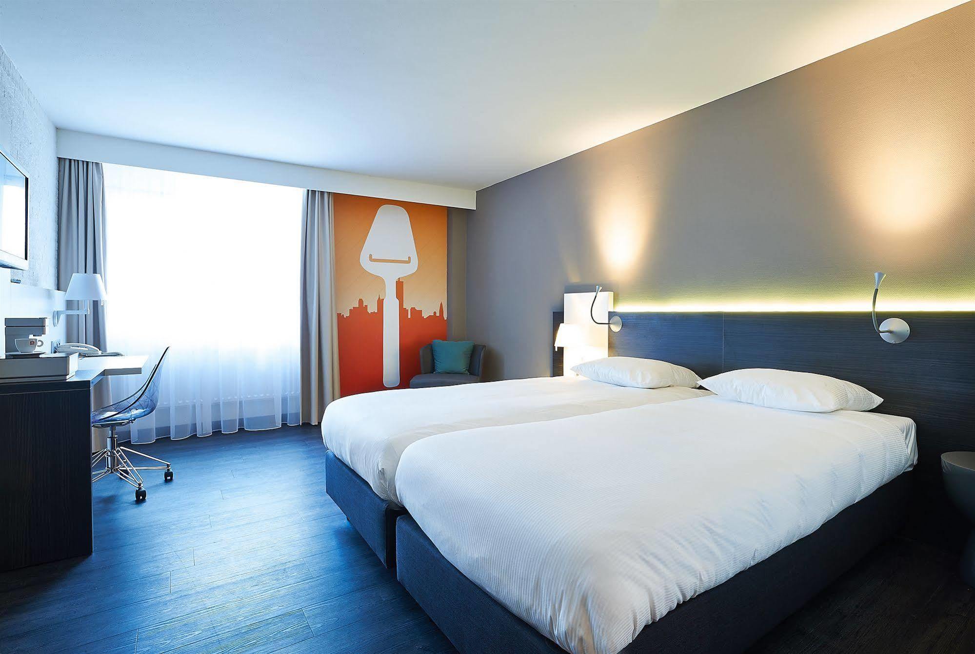 Postillion Hotel ดอร์เดรคท์ ภายนอก รูปภาพ